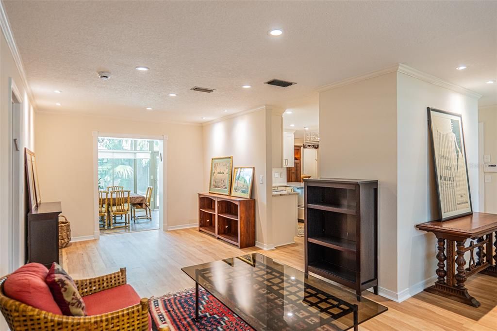 En Venta: $629,950 (4 camas, 2 baños, 1975 Pies cuadrados)
