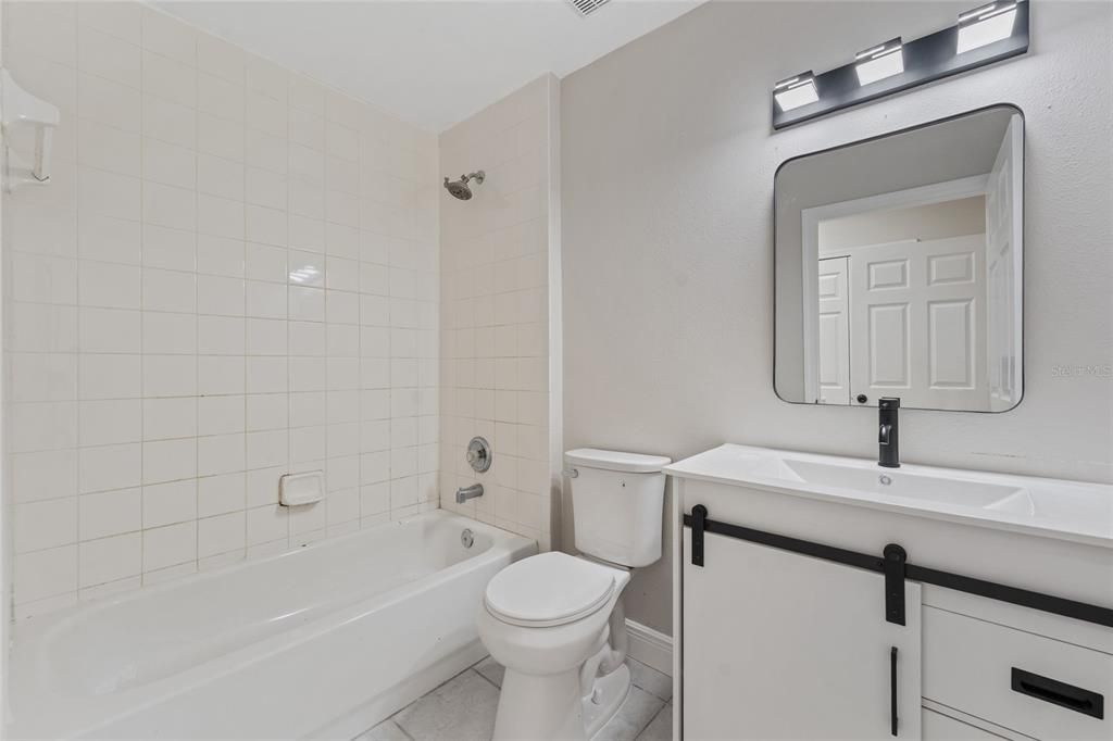 В аренду: $2,450 (2 спален, 2 ванн, 1137 Квадратных фут)
