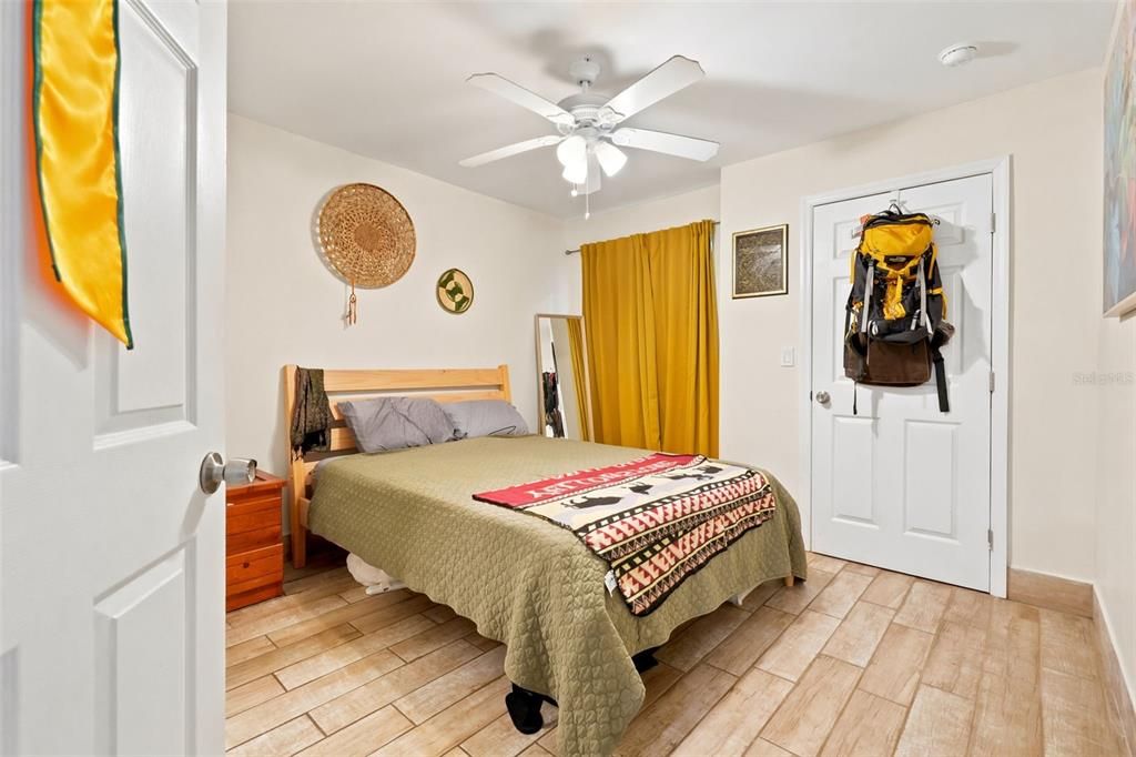 For Sale: $134,900 (1 beds, 1 baths, 581 Square Feet)