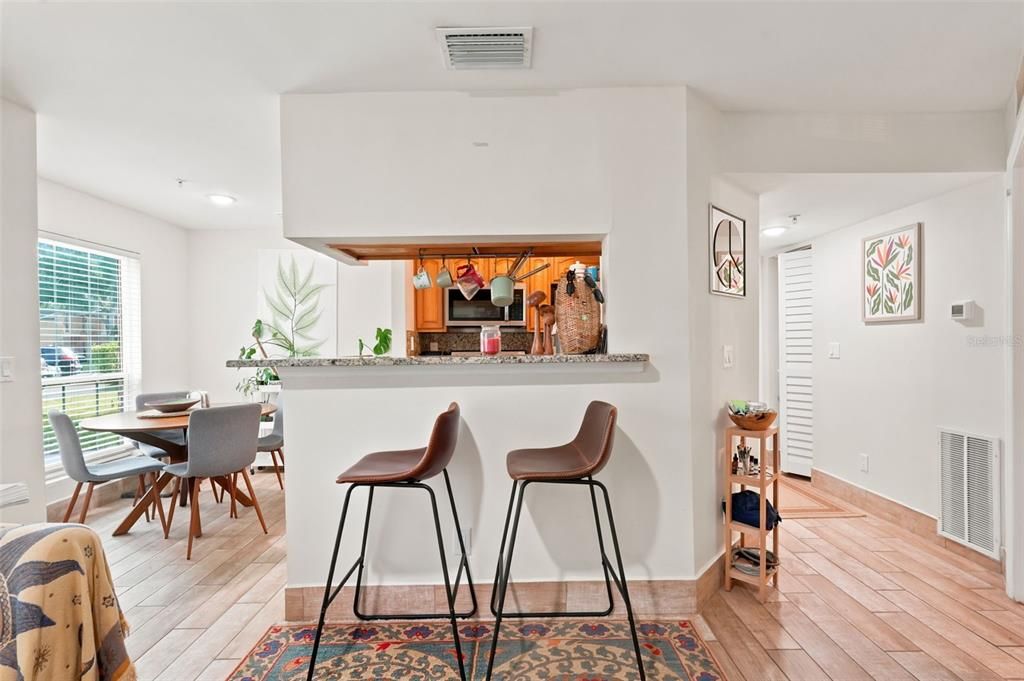 For Sale: $134,900 (1 beds, 1 baths, 581 Square Feet)