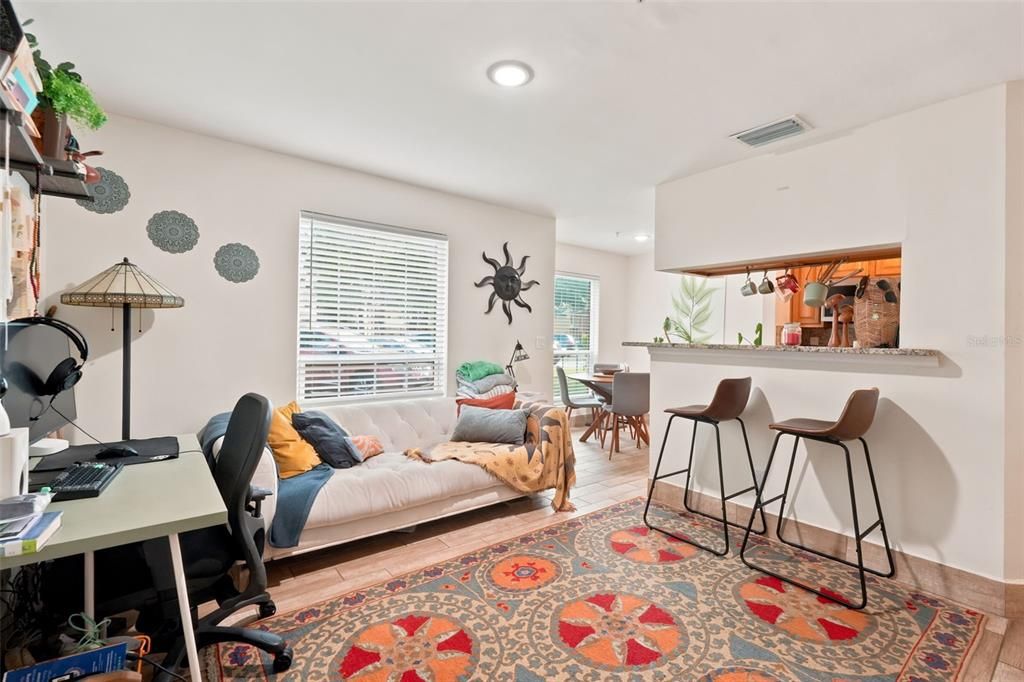 For Sale: $134,900 (1 beds, 1 baths, 581 Square Feet)