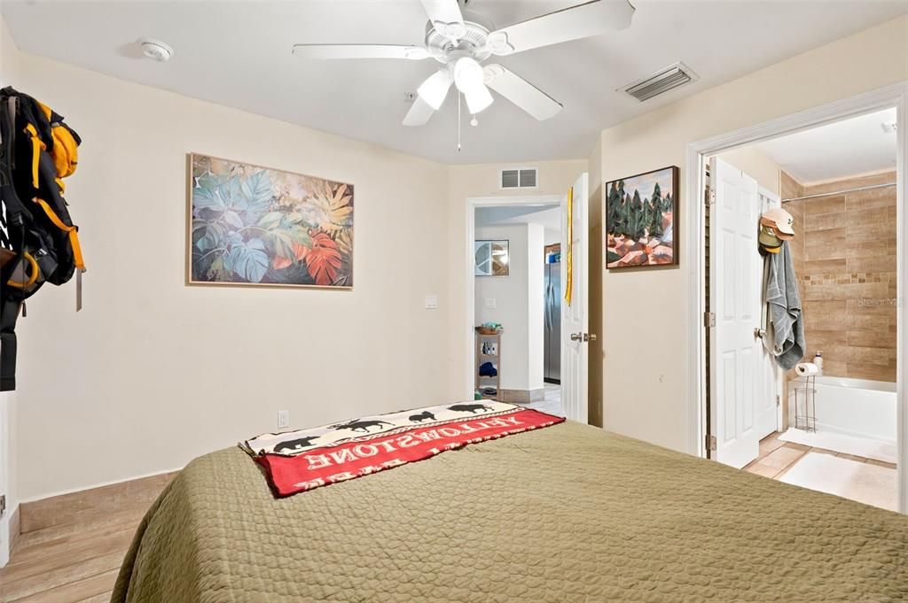 For Sale: $134,900 (1 beds, 1 baths, 581 Square Feet)