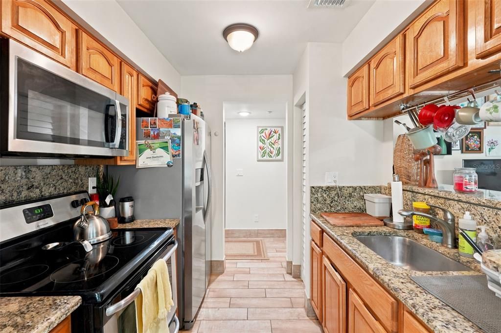 For Sale: $134,900 (1 beds, 1 baths, 581 Square Feet)