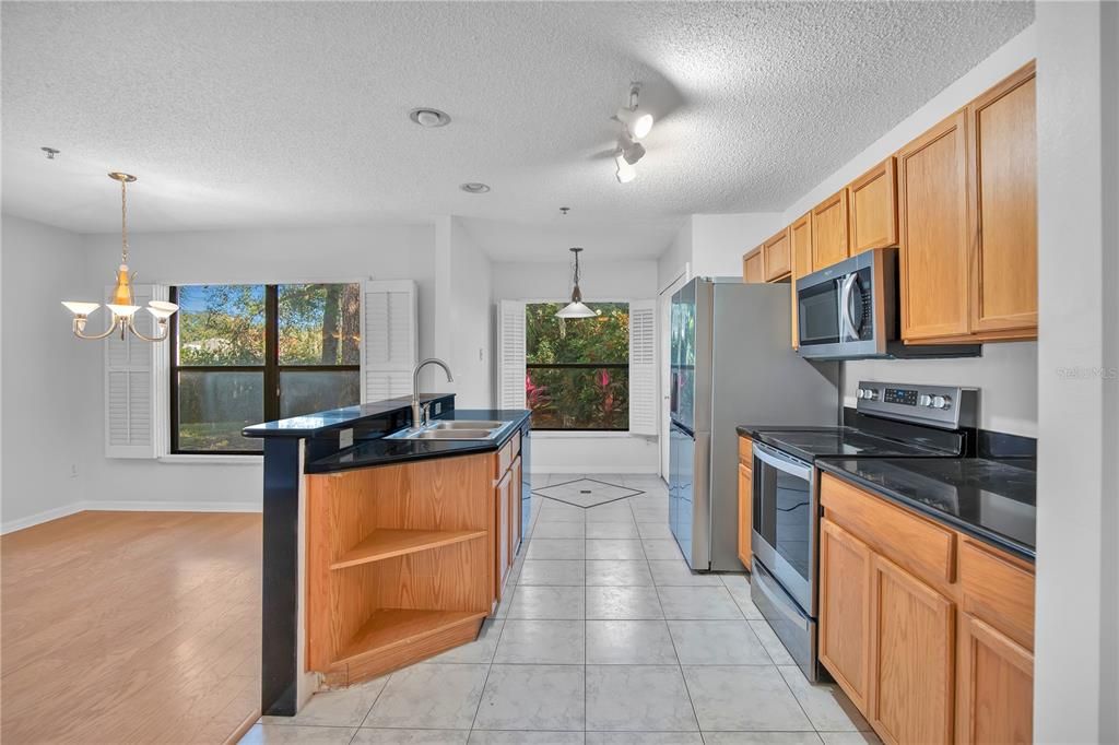 For Rent: $2,190 (3 beds, 2 baths, 1595 Square Feet)