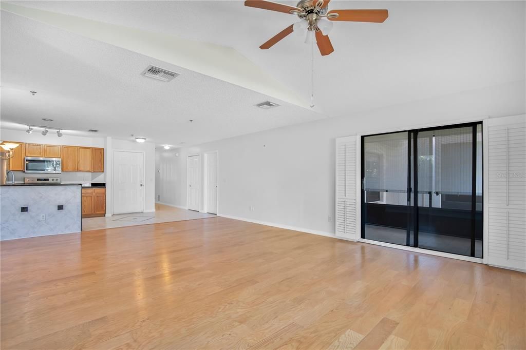 For Rent: $2,190 (3 beds, 2 baths, 1595 Square Feet)
