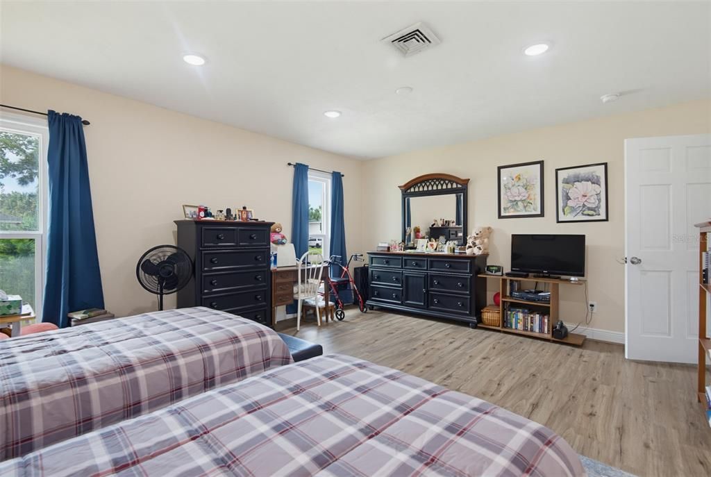 For Sale: $689,000 (4 beds, 3 baths, 2996 Square Feet)