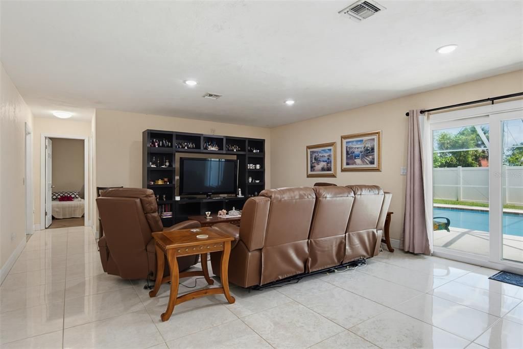 For Sale: $689,000 (4 beds, 3 baths, 2996 Square Feet)