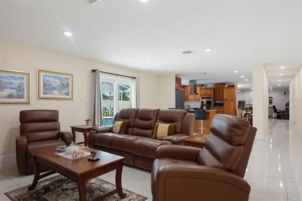 For Sale: $689,000 (4 beds, 3 baths, 2996 Square Feet)