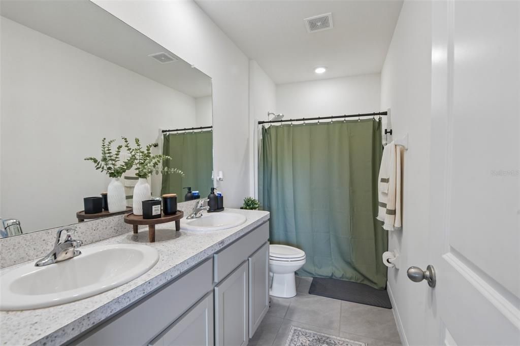For Rent: $2,500 (3 beds, 2 baths, 1673 Square Feet)