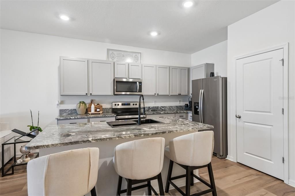 For Rent: $2,500 (3 beds, 2 baths, 1673 Square Feet)