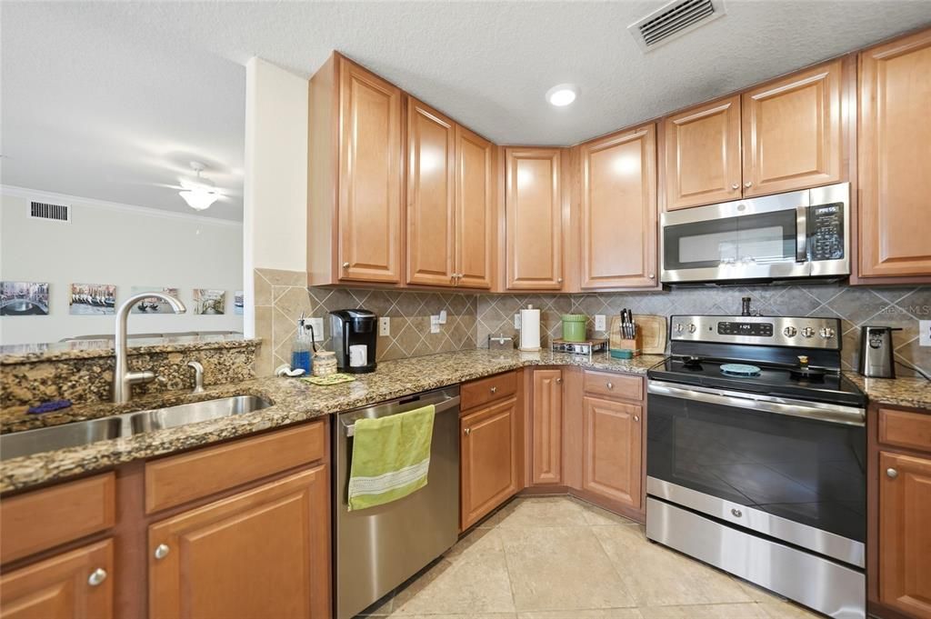 For Sale: $349,000 (3 beds, 2 baths, 1706 Square Feet)