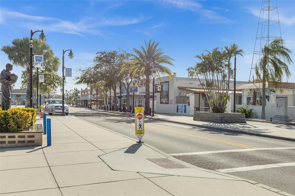 For Sale: $445,000 (3 beds, 2 baths, 1932 Square Feet)