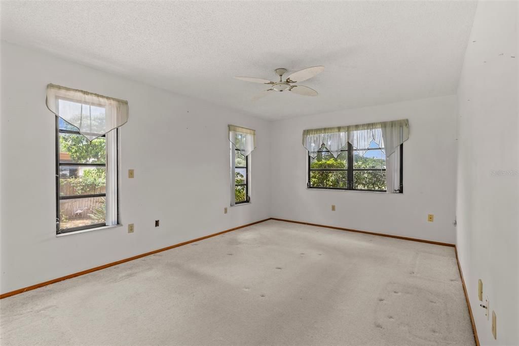 For Sale: $445,000 (3 beds, 2 baths, 1932 Square Feet)