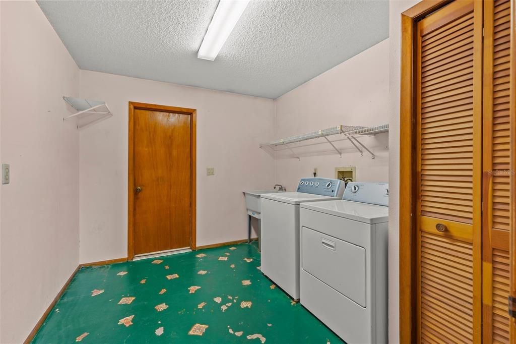 For Sale: $445,000 (3 beds, 2 baths, 1932 Square Feet)