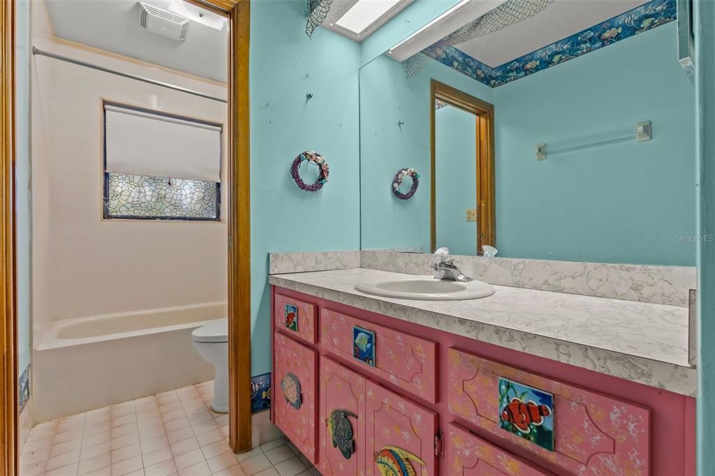 For Sale: $445,000 (3 beds, 2 baths, 1932 Square Feet)