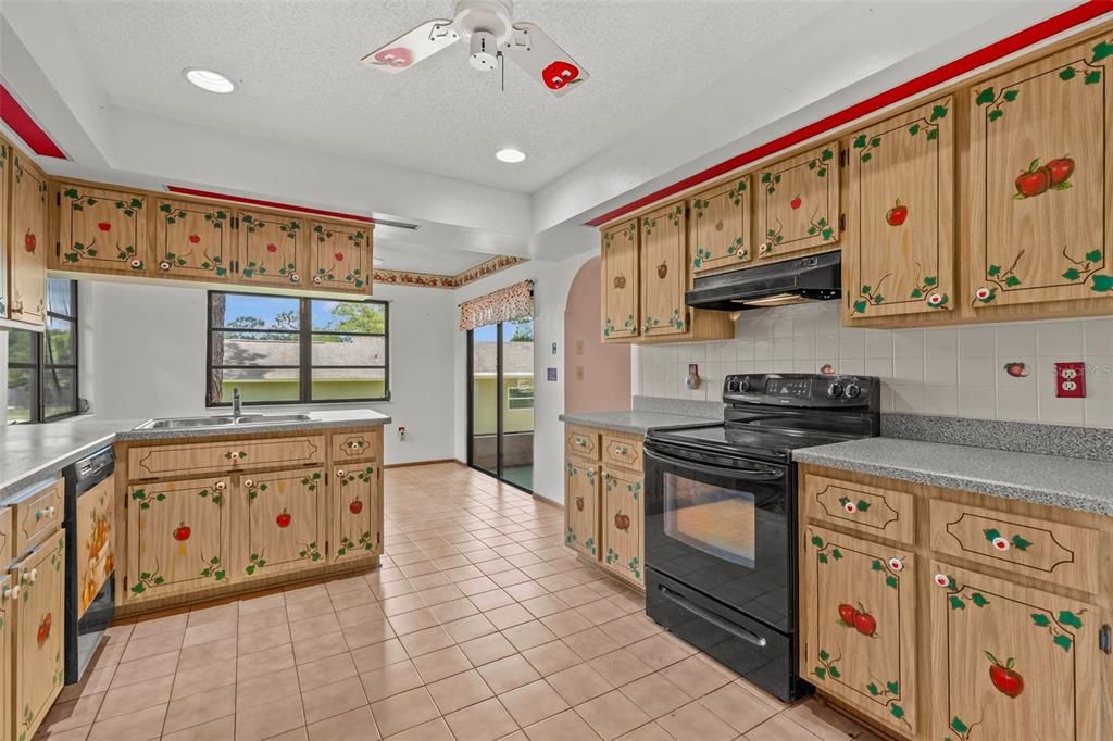 For Sale: $445,000 (3 beds, 2 baths, 1932 Square Feet)