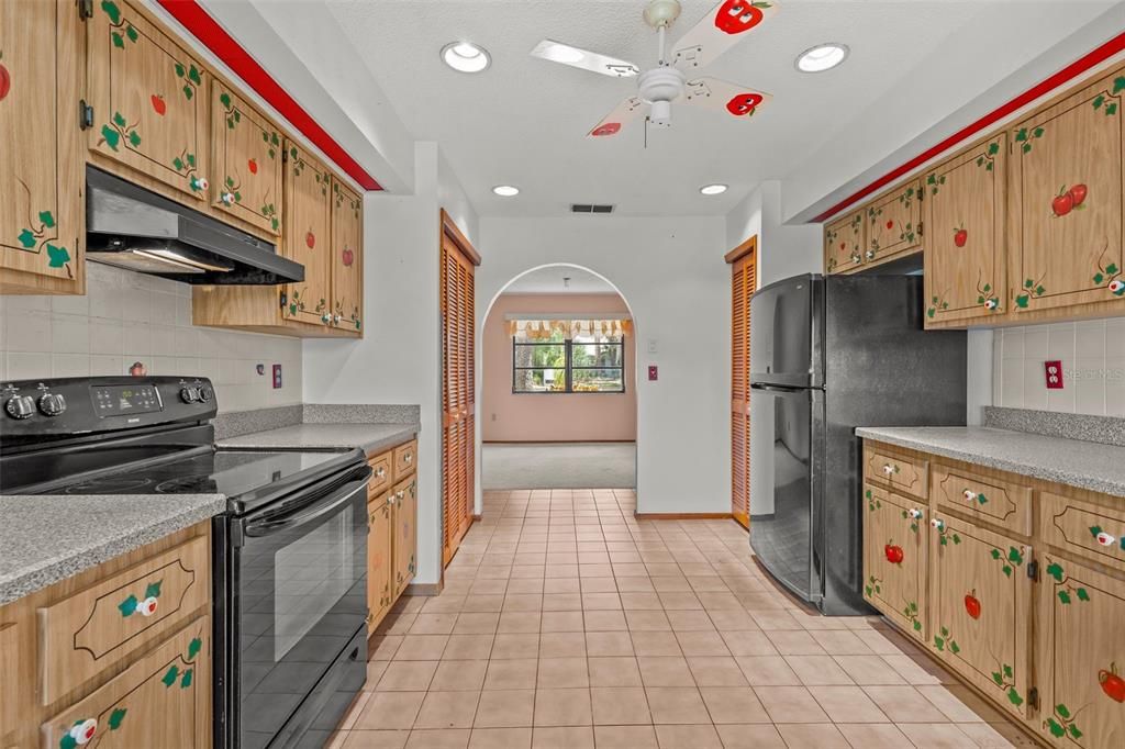 For Sale: $445,000 (3 beds, 2 baths, 1932 Square Feet)