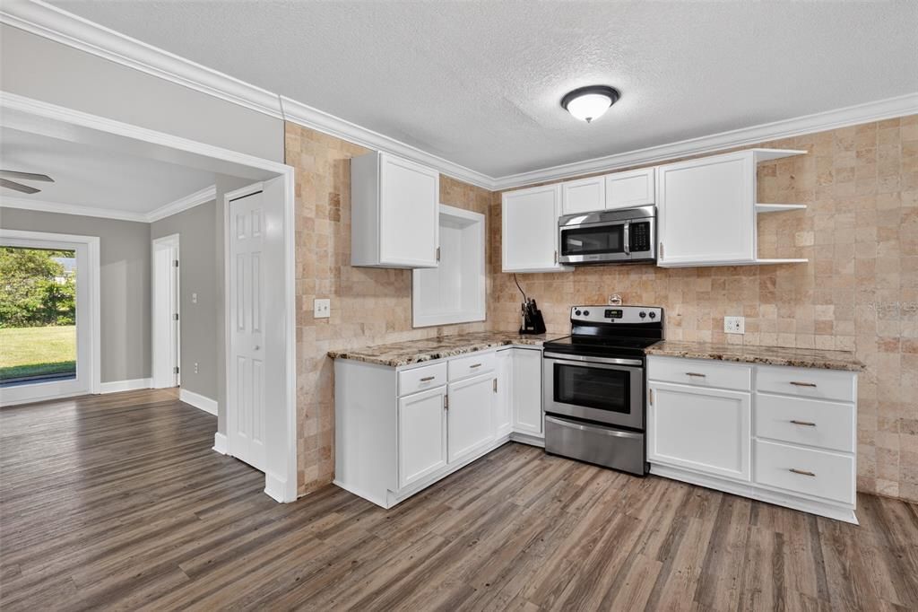 For Rent: $3,100 (5 beds, 2 baths, 1901 Square Feet)