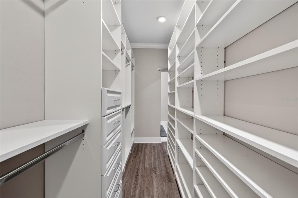 For Rent: $3,100 (5 beds, 2 baths, 1901 Square Feet)