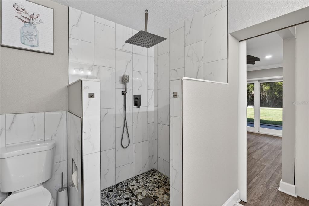For Rent: $3,100 (5 beds, 2 baths, 1901 Square Feet)
