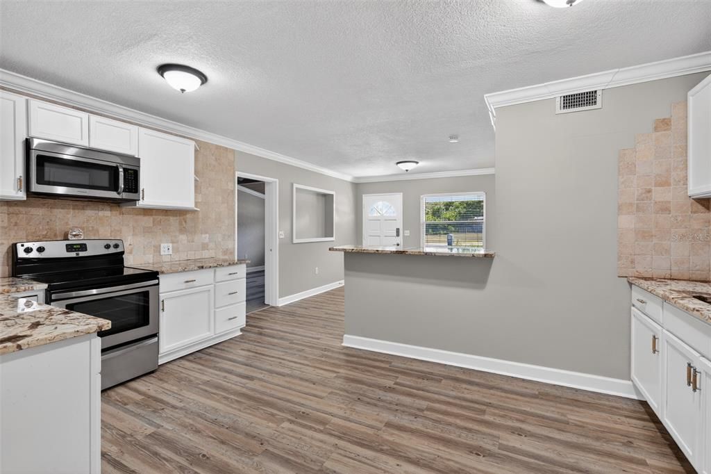 For Rent: $3,100 (5 beds, 2 baths, 1901 Square Feet)