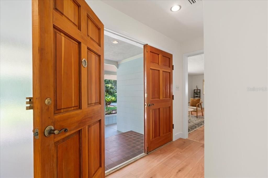 На продажу: $365,000 (3 спален, 2 ванн, 1908 Квадратных фут)