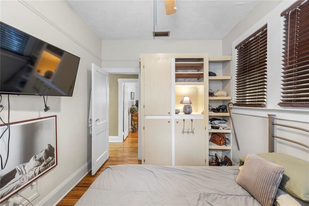 For Sale: $419,000 (3 beds, 1 baths, 1420 Square Feet)