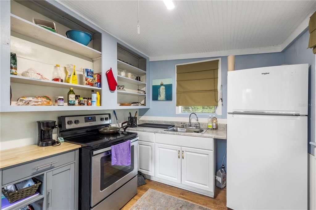 For Sale: $419,000 (3 beds, 1 baths, 1420 Square Feet)