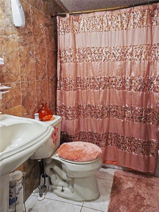 На продажу: $389,900 (5 спален, 3 ванн, 2340 Квадратных фут)