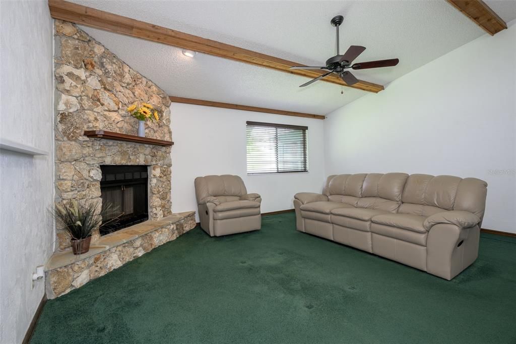For Sale: $349,999 (3 beds, 2 baths, 1478 Square Feet)