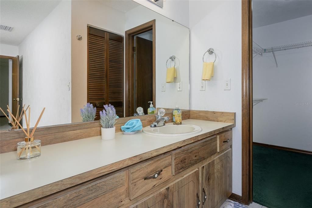 For Sale: $349,999 (3 beds, 2 baths, 1478 Square Feet)