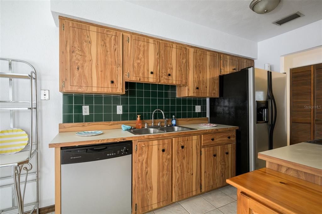 For Sale: $349,999 (3 beds, 2 baths, 1478 Square Feet)