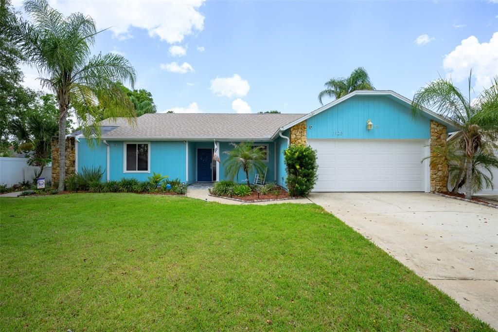 For Sale: $349,999 (3 beds, 2 baths, 1478 Square Feet)