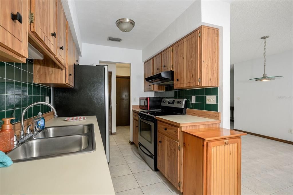 For Sale: $349,999 (3 beds, 2 baths, 1478 Square Feet)