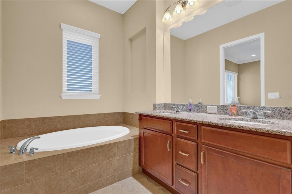 For Rent: $3,600 (3 beds, 2 baths, 1776 Square Feet)