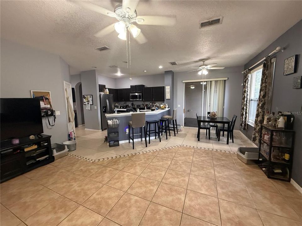 For Sale: $450,000 (3 beds, 3 baths, 2238 Square Feet)