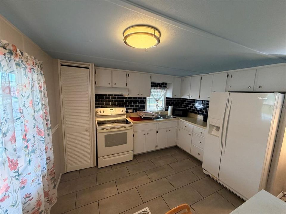For Sale: $95,500 (3 beds, 1 baths, 610 Square Feet)