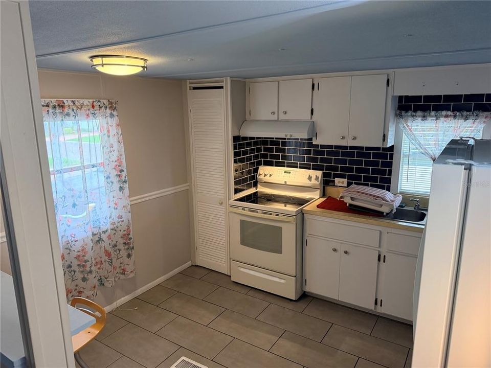 For Sale: $95,500 (3 beds, 1 baths, 610 Square Feet)