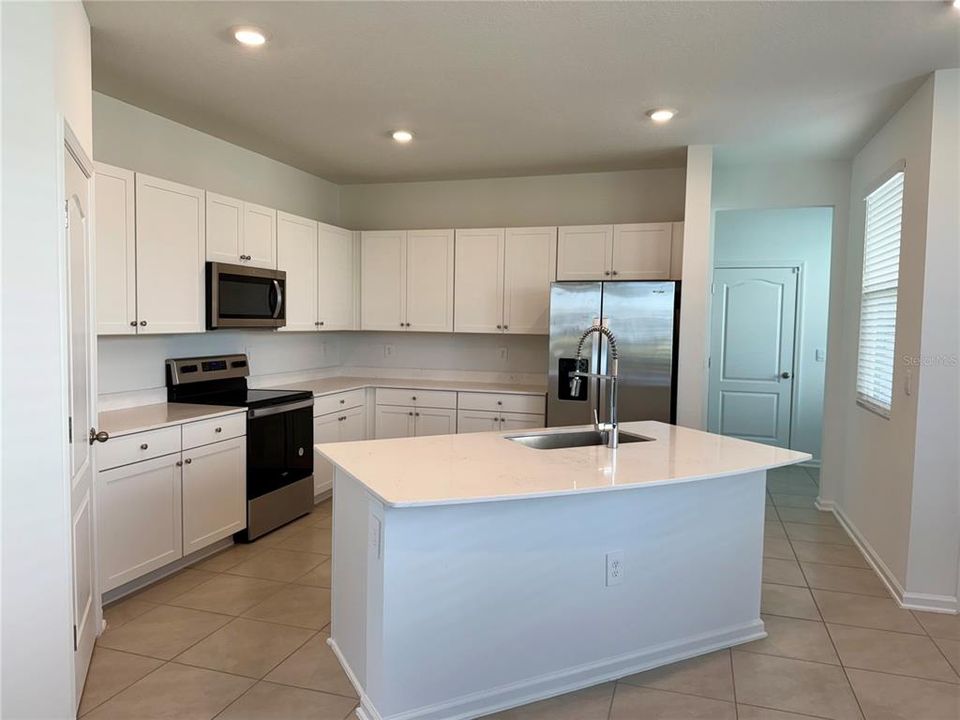 For Rent: $1,995 (3 beds, 2 baths, 1795 Square Feet)