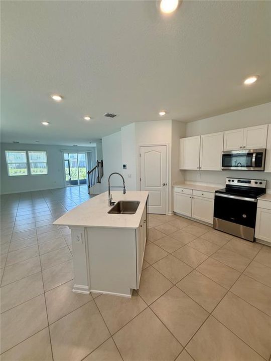 For Rent: $1,995 (3 beds, 2 baths, 1795 Square Feet)