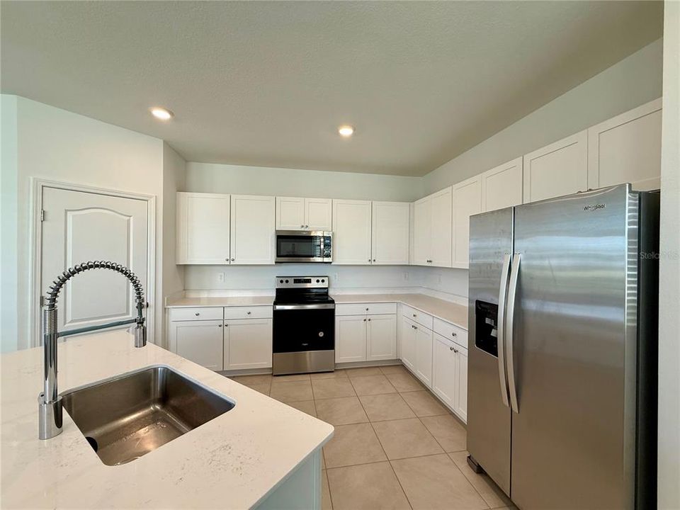 For Rent: $1,995 (3 beds, 2 baths, 1795 Square Feet)