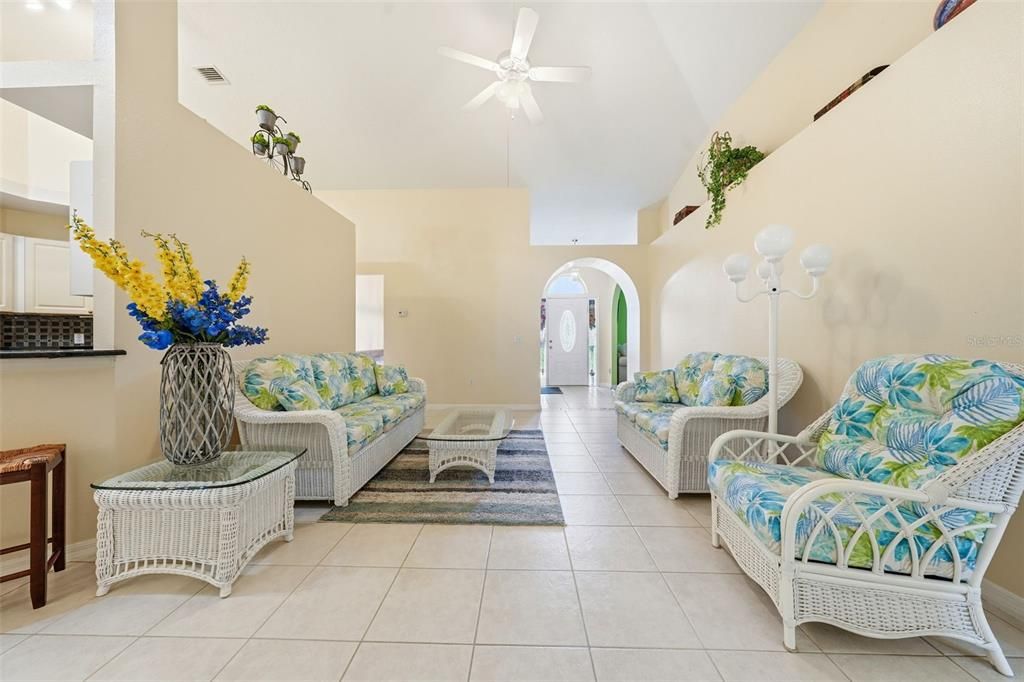 En Venta: $399,900 (3 camas, 2 baños, 1940 Pies cuadrados)