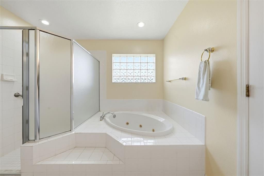 En Venta: $399,900 (3 camas, 2 baños, 1940 Pies cuadrados)