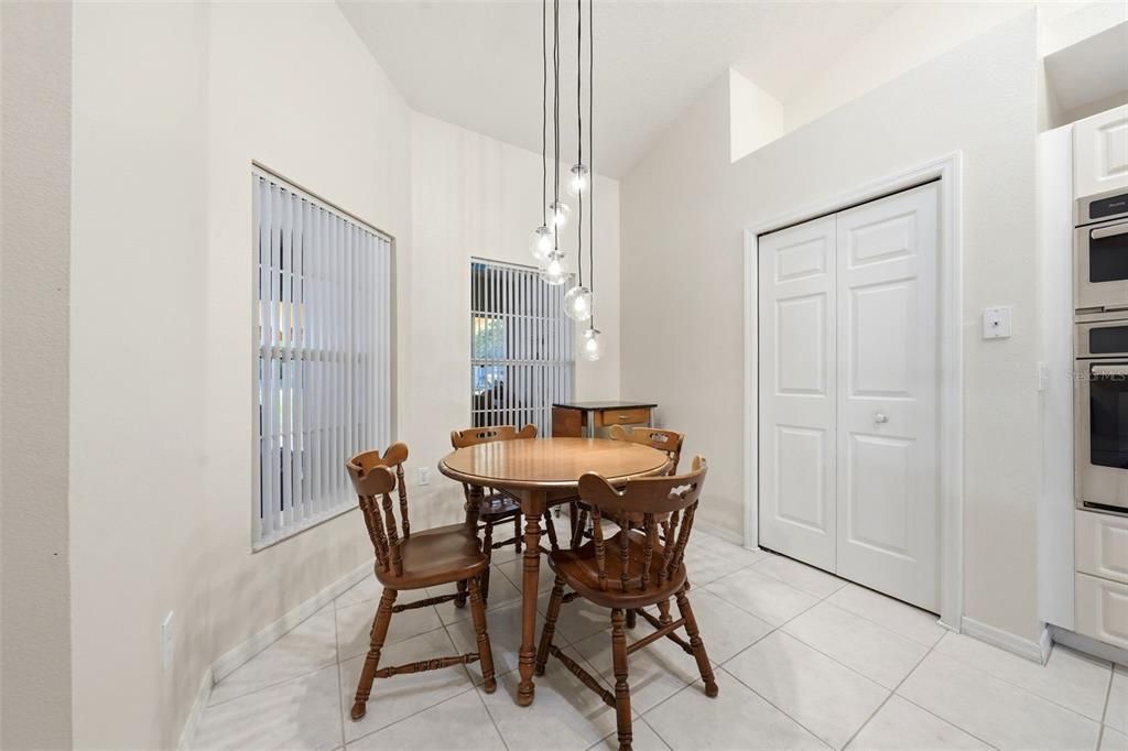 En Venta: $399,900 (3 camas, 2 baños, 1940 Pies cuadrados)