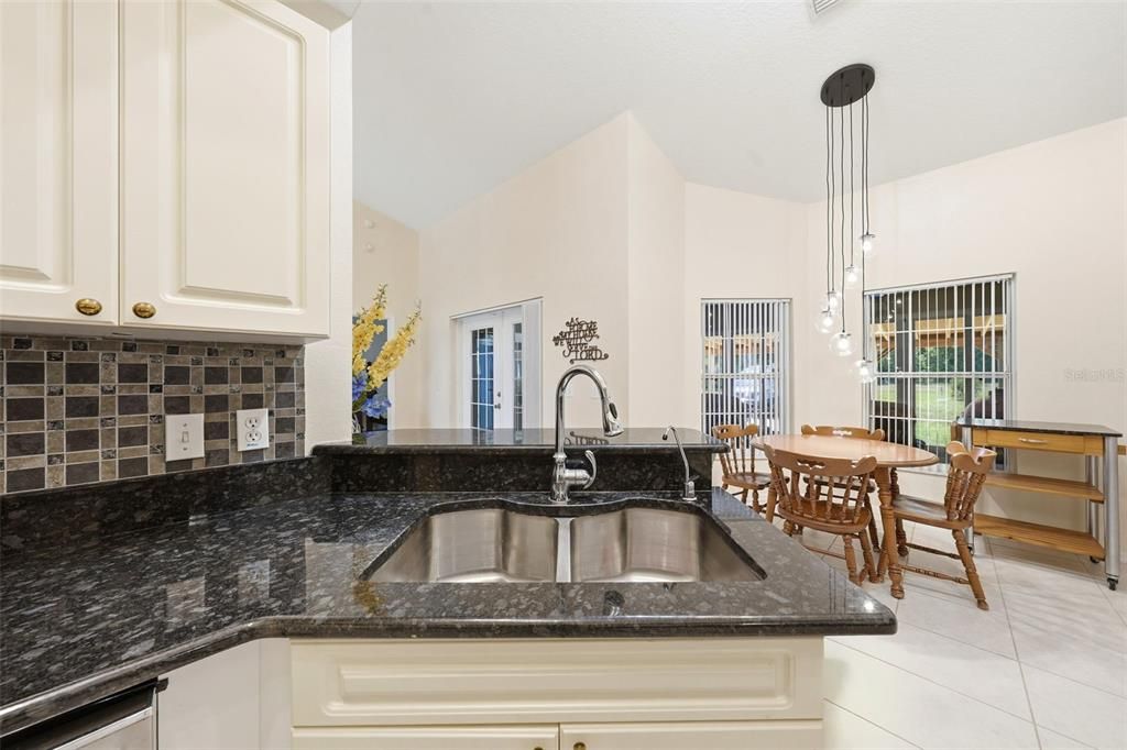En Venta: $399,900 (3 camas, 2 baños, 1940 Pies cuadrados)