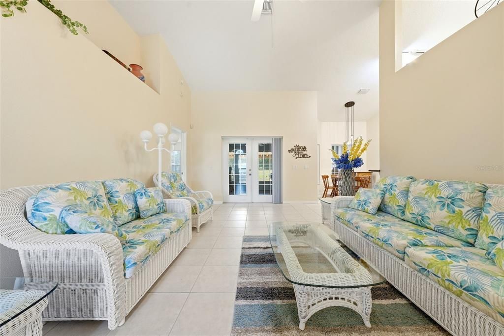 En Venta: $399,900 (3 camas, 2 baños, 1940 Pies cuadrados)