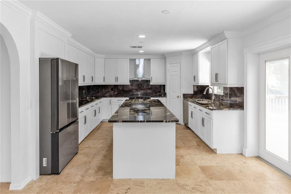 : $389,999 (4 спален, 2 ванн, 2201 Квадратных фут)
