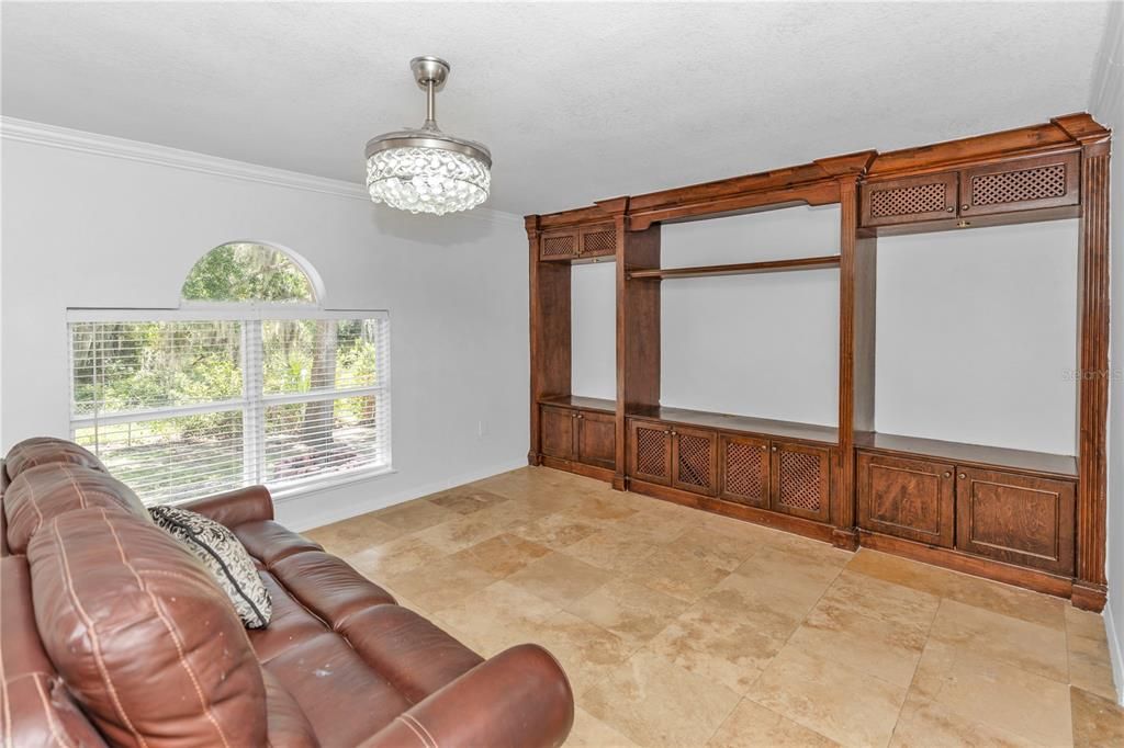 : $389,999 (4 спален, 2 ванн, 2201 Квадратных фут)