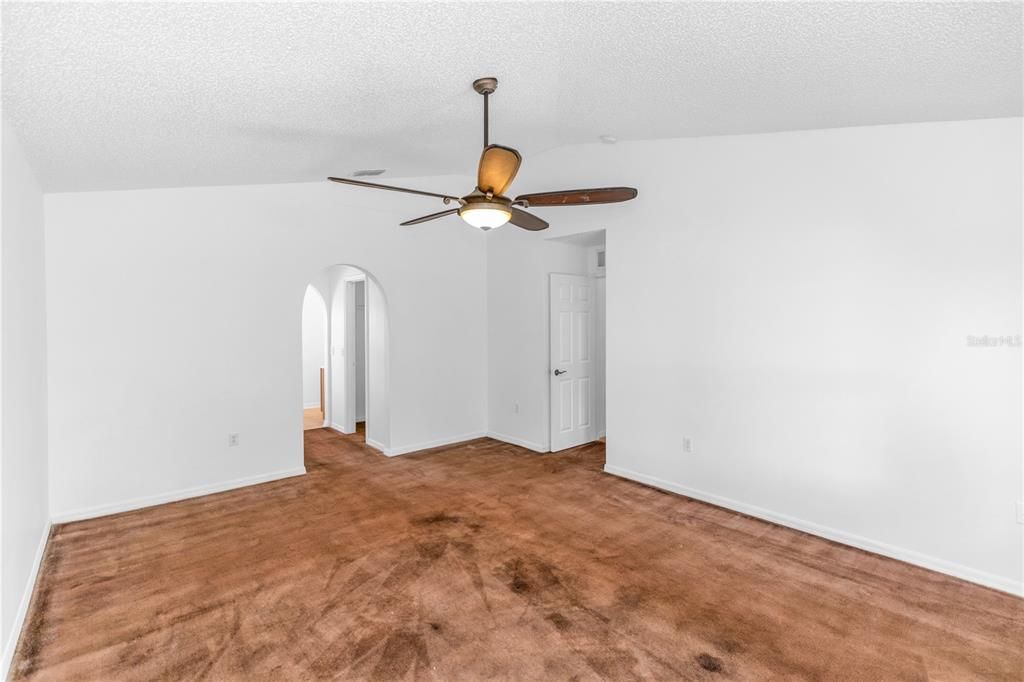 : $389,999 (4 спален, 2 ванн, 2201 Квадратных фут)