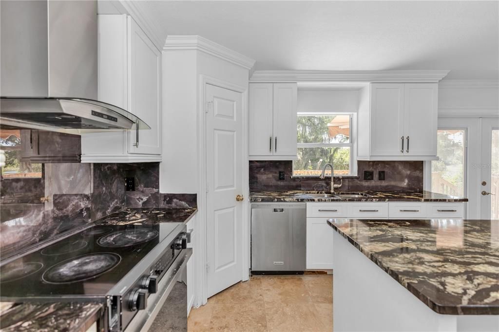 : $389,999 (4 спален, 2 ванн, 2201 Квадратных фут)
